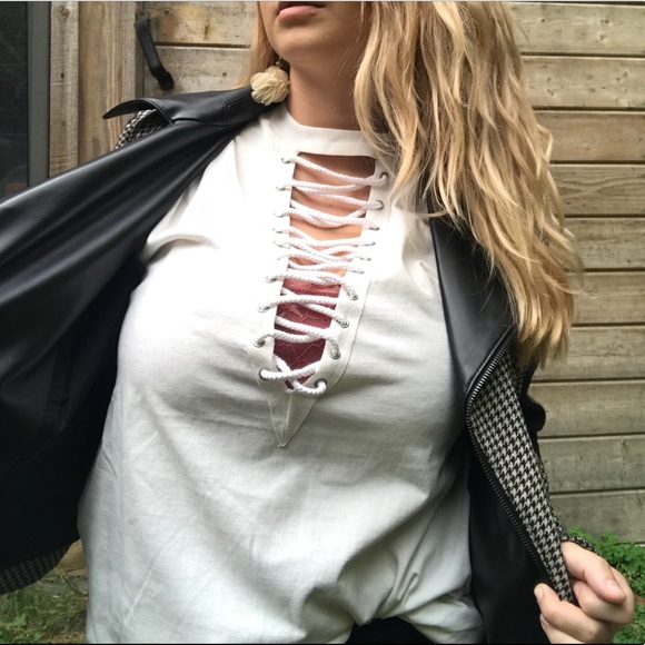 Lace up boyfriends T-Shirt - Picture 2 of 4